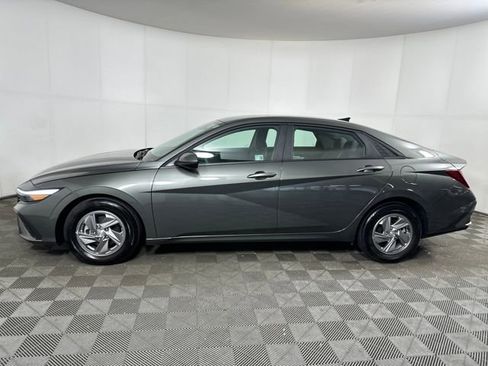 Certified 2025 Hyundai Elantra SE w/ Cargo Package image 6