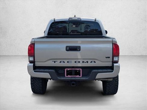 Used 2019 Toyota Tacoma TRD Sport AWD/4WD image 6