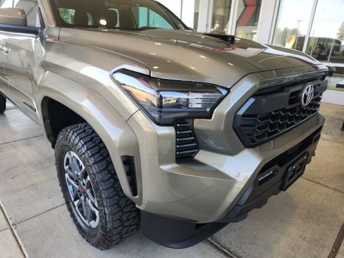 Certified 2025 Toyota Tacoma TRD Sport AWD/4WD image 8