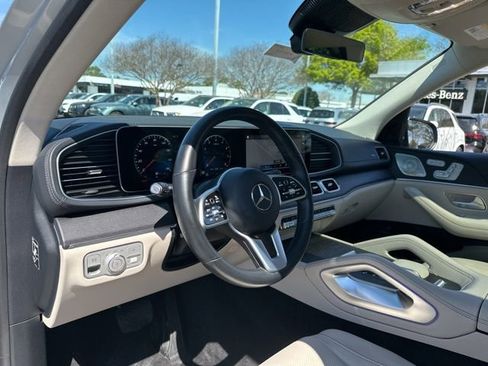 Used 2022 Mercedes-Benz GLS 450 4MATIC image 17
