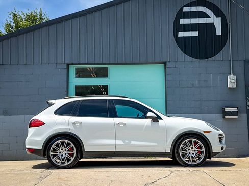 Used 2013 Porsche Cayenne Turbo w/ Premium Pkg Plus AWD/4WD image 10