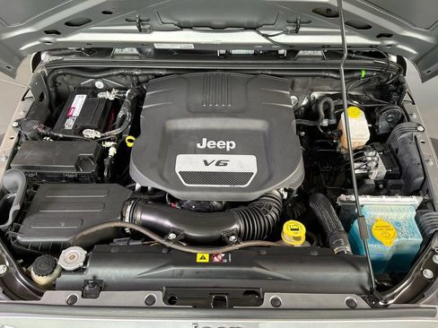 Used 2014 Jeep Wrangler Sport AWD/4WD image 25