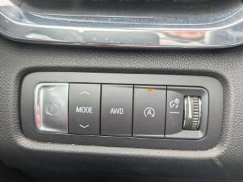 Used 2025 GMC Acadia Elevation image 18