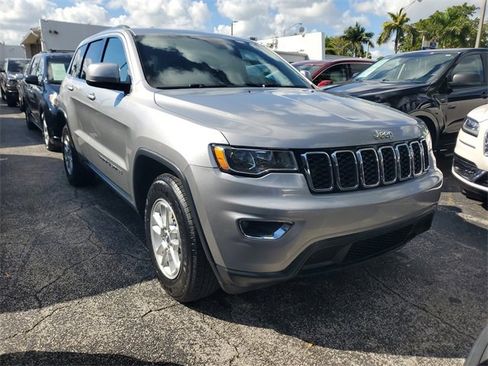Used 2018 Jeep Grand Cherokee Laredo image 2