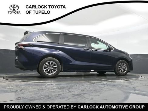 Used 2025 Toyota Sienna XLE image 42