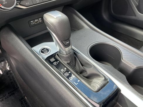 Used 2025 Nissan Altima 2.5 SV FWD image 41