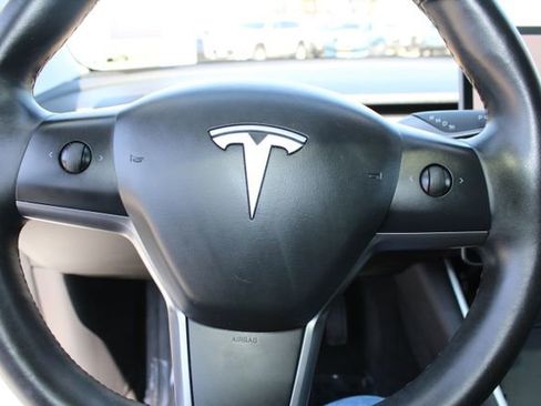 Used 2018 Tesla Model 3 Long Range RWD image 13