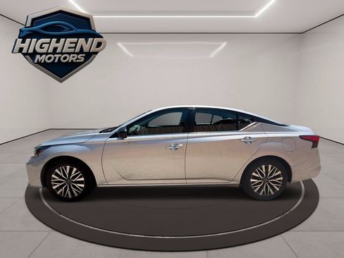 Used 2024 Nissan Altima 2.5 SV FWD image 3
