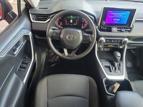 Used 2025 Toyota RAV4 XLE FWD image 7