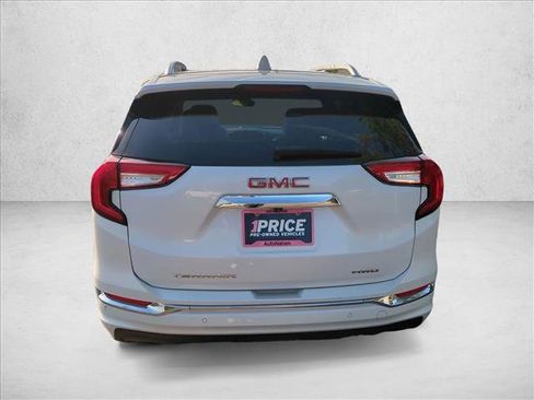 Used 2023 GMC Terrain Denali w/ Denali Premium Package AWD/4WD image 7
