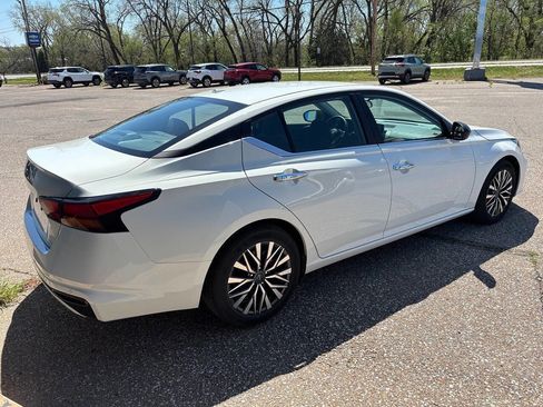 Used 2025 Nissan Altima 2.5 SV image 7