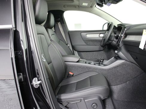 New 2025 Volvo XC40 B5 Core w/ Climate Package image 10