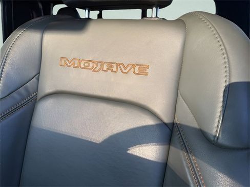 Used 2024 Jeep Gladiator Mojave image 10