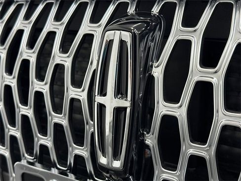 New 2026 Lincoln Corsair Premiere image 14