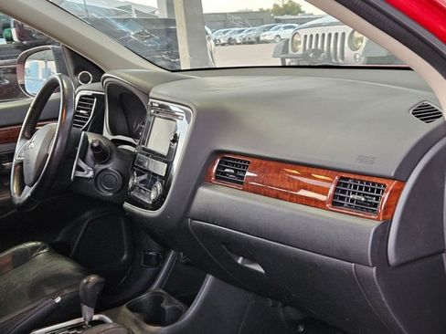 Used 2015 Mitsubishi Outlander GT AWD/4WD image 18