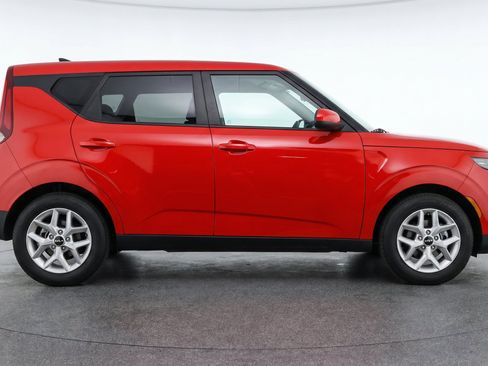 Used 2025 Kia Soul LX w/ LX Technology Package FWD image 11