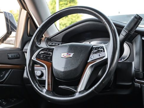 Used 2018 Cadillac Escalade Luxury RWD image 15