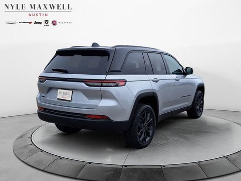 New 2025 Jeep Grand Cherokee Limited image 16