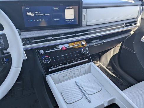 Used 2025 Hyundai Santa Fe Limited FWD image 25