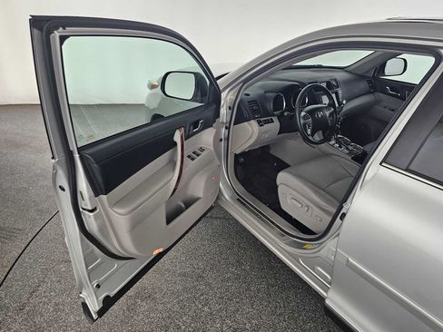 Used 2012 Toyota Highlander Limited w/ Tow Pkg FWD image 20