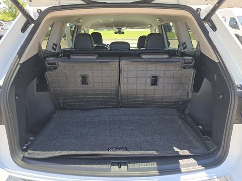 Used 2024 Volkswagen Atlas SE FWD image 16
