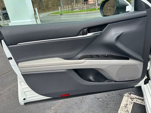 Used 2024 Toyota Camry SE image 18