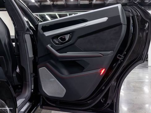 Used 2019 Lamborghini Urus AWD/4WD image 39