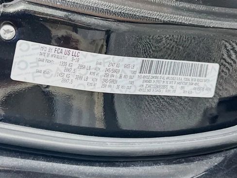 Used 2019 Chrysler Pacifica Limited w/ Tire & Wheel Group FWD image 36