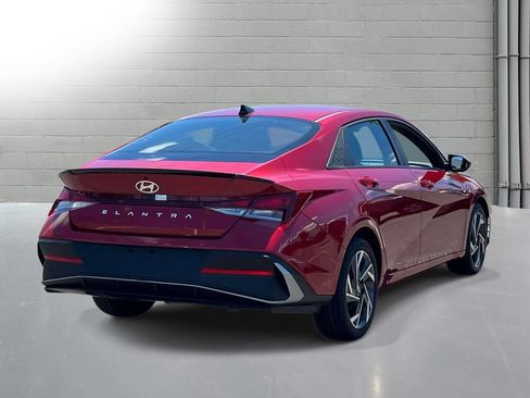 Used 2025 Hyundai Elantra Sport FWD image 6