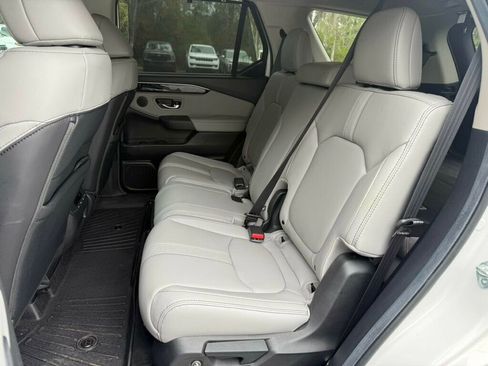 Used 2025 Honda Pilot Touring image 9