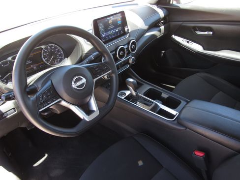 Used 2025 Nissan Sentra SV FWD image 14