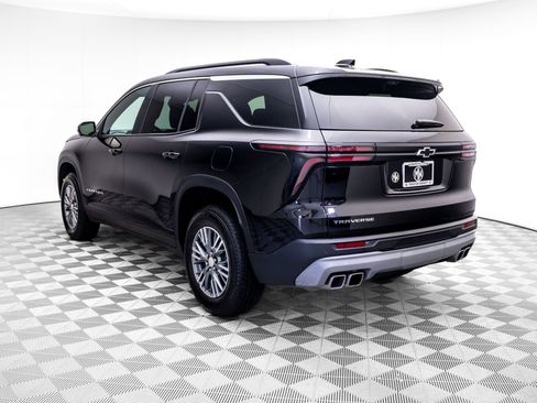 Used 2026 Chevrolet Traverse LT w/ Driver Confidence Package FWD image 3