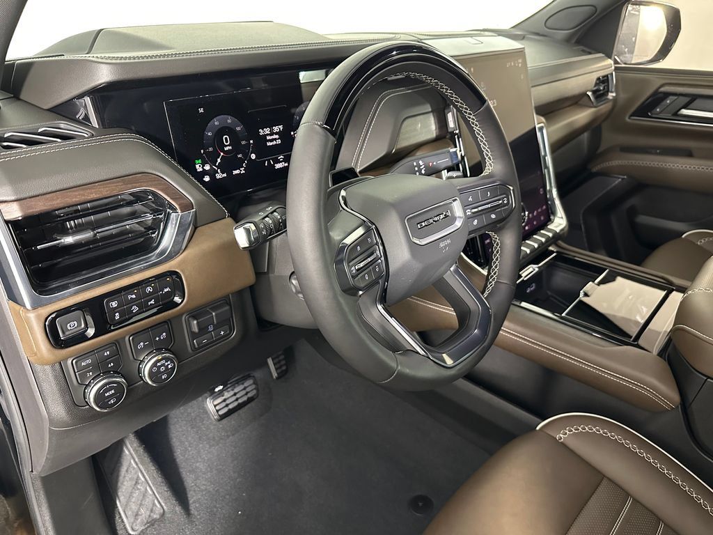 Used 2025 GMC Yukon XL Denali Ultimate AWD/4WD image 11