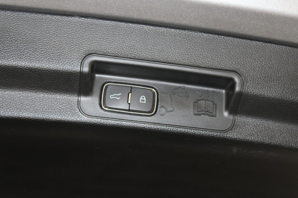 Used 2024 Ford Explorer Limited AWD/4WD image 33