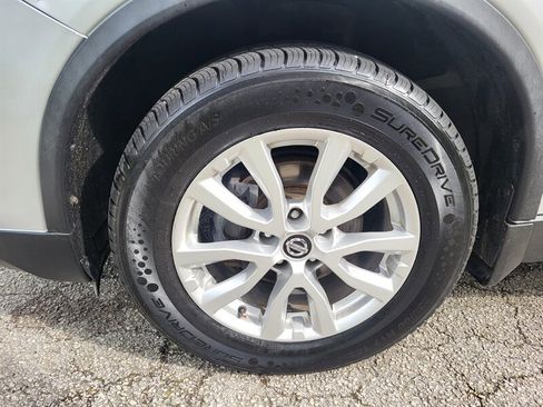 Used 2017 Nissan Rogue SV w/ SV Premium Package AWD/4WD image 30