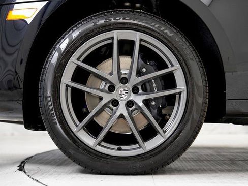 Certified 2025 Porsche Macan image 37