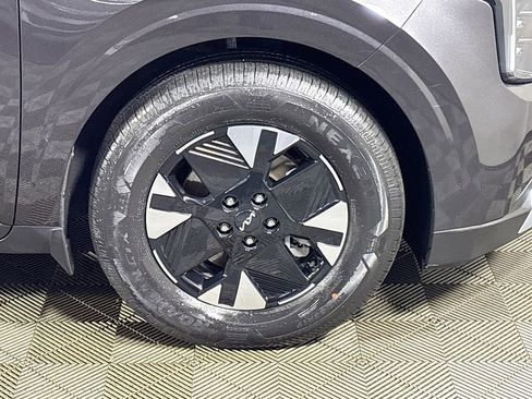 Certified 2025 Kia Carnival LXS image 23