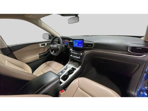 Used 2020 Ford Explorer XLT w/ Equipment Group 202A AWD/4WD image 19