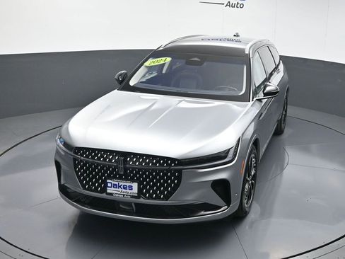 Used 2024 Lincoln Nautilus Reserve image 47