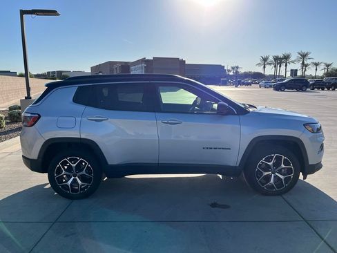 Used 2025 Jeep Compass Limited AWD/4WD image 7