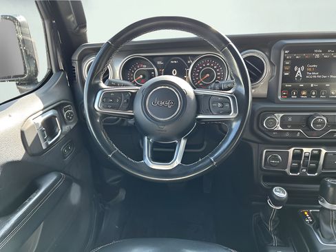 Used 2018 Jeep Wrangler Unlimited Sahara w/ Uconnect 4C Nav & Sound Group AWD/4WD image 13