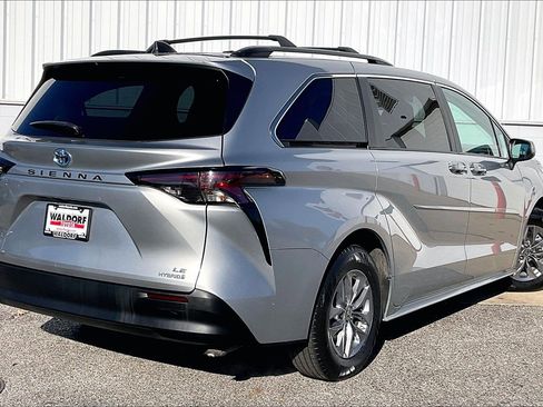 Used 2023 Toyota Sienna LE image 17