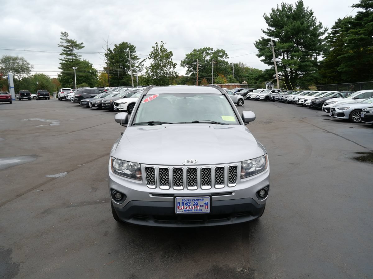 Used 2017 Jeep Compass Latitude AWD/4WD image 3