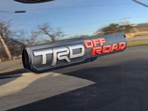 Used 2017 Toyota Tacoma TRD Off-Road image 23