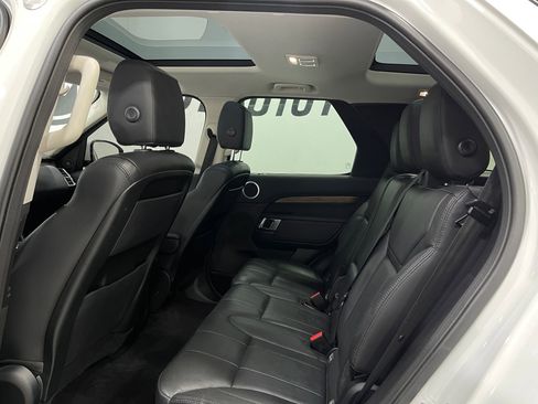Used 2017 Land Rover Discovery SE image 31