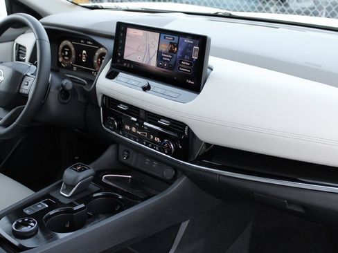 Certified 2025 Nissan Rogue SL w/ Tech Package image 30