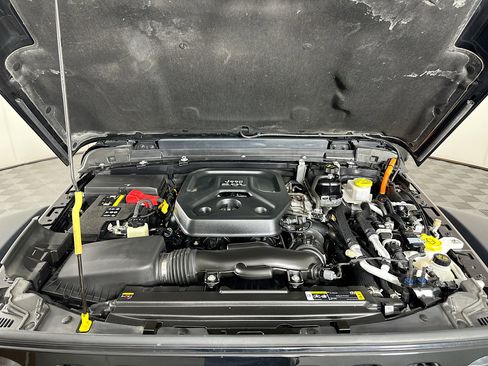 Used 2023 Jeep Wrangler Rubicon w/ Cold Weather Group image 32