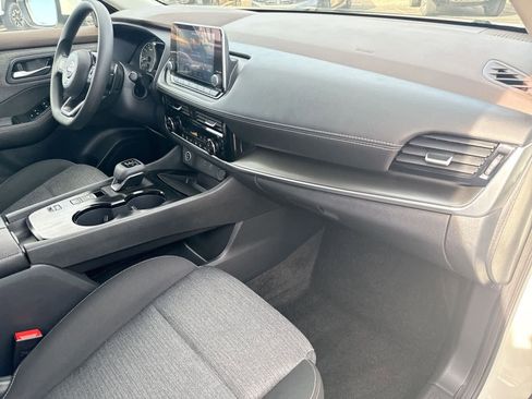 Used 2023 Nissan Rogue SV image 11