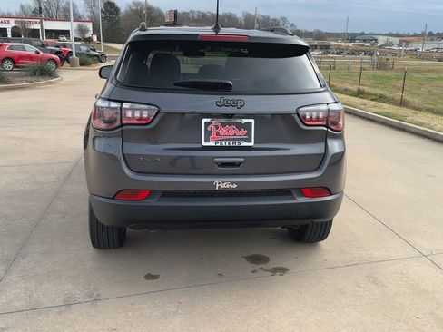 Used 2024 Jeep Compass Latitude w/ Convenience Group image 8