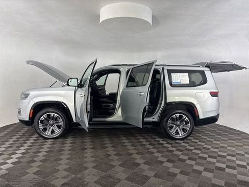 Used 2022 Jeep Wagoneer Series III w/ Convenience Group I image 11